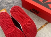 黑红禁穿之谜：Nike营销传奇与AJ1真相