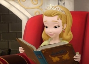 《苏菲亚换装：开启梦幻时尚之旅》